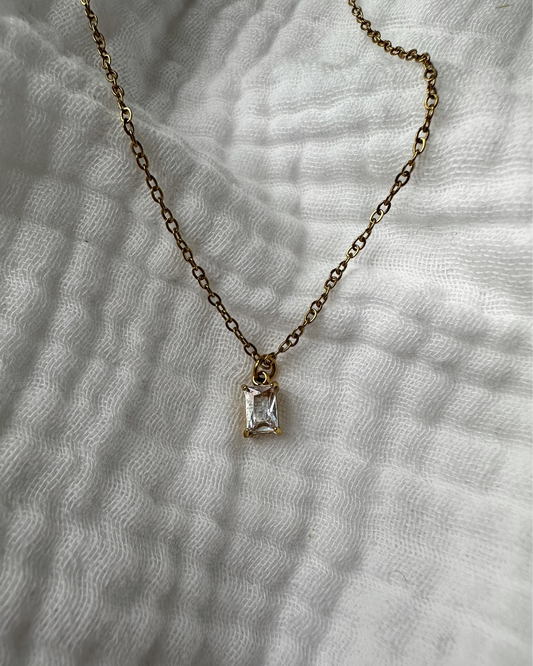 Cassis crystal necklace white