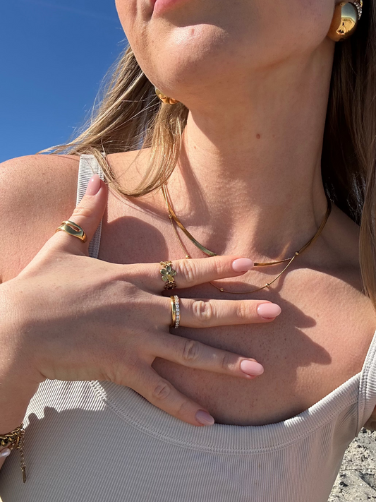 Capri flower adjustable gold ring