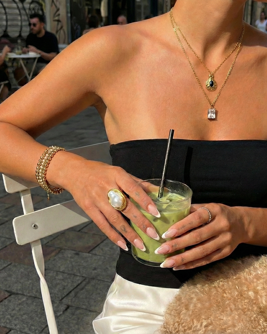 Cassis crystal necklace white