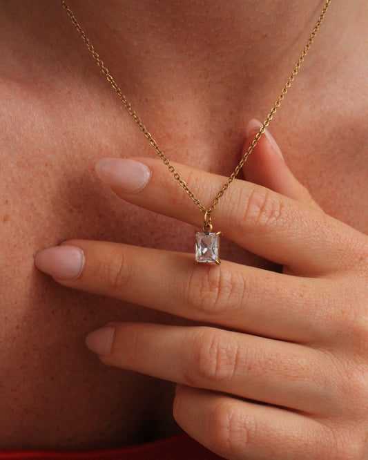 Cassis crystal necklace white