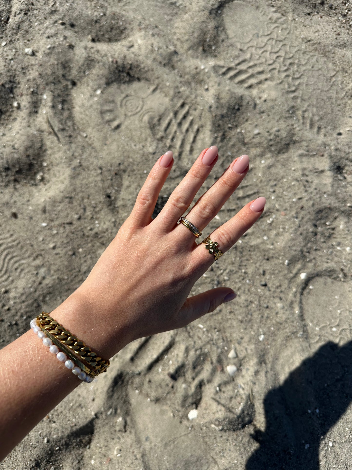 Capri flower adjustable gold ring