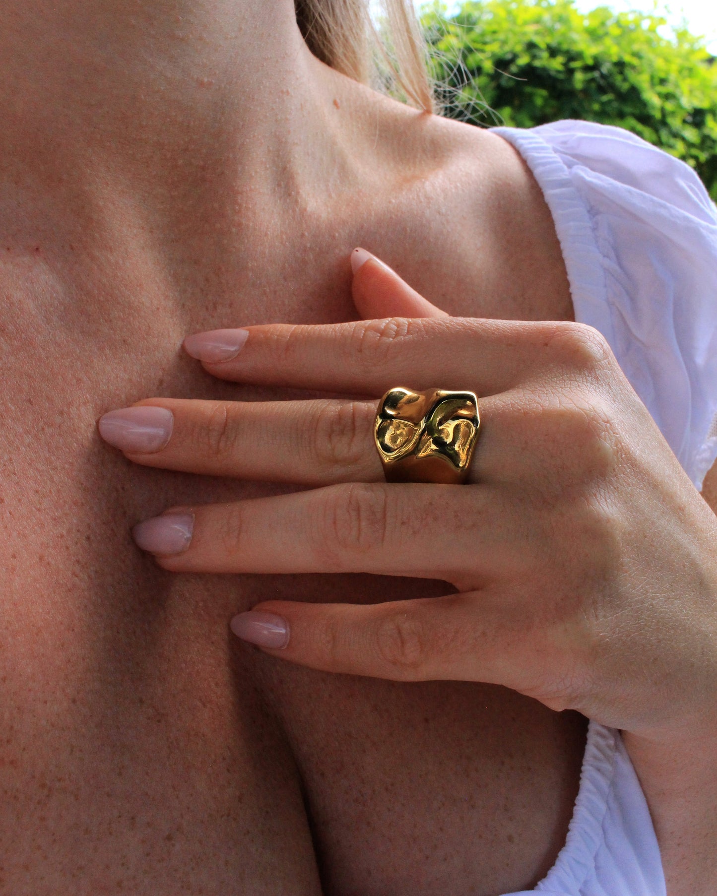 Matera hammered ring