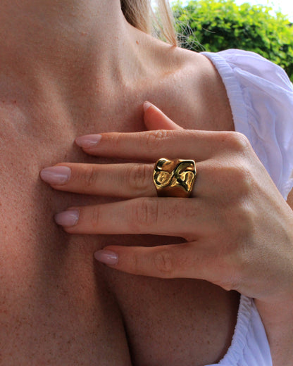 Matera hammered ring